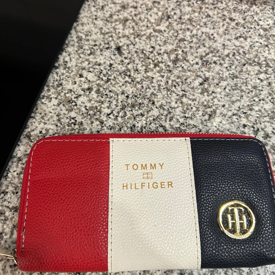 Flerfärgad väska och plånbok från Tommy Hilfiger - 90