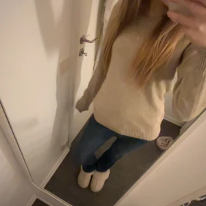 Beige stickad tröja - säljer denna as mysiga tröjan från Vila❤️❤️