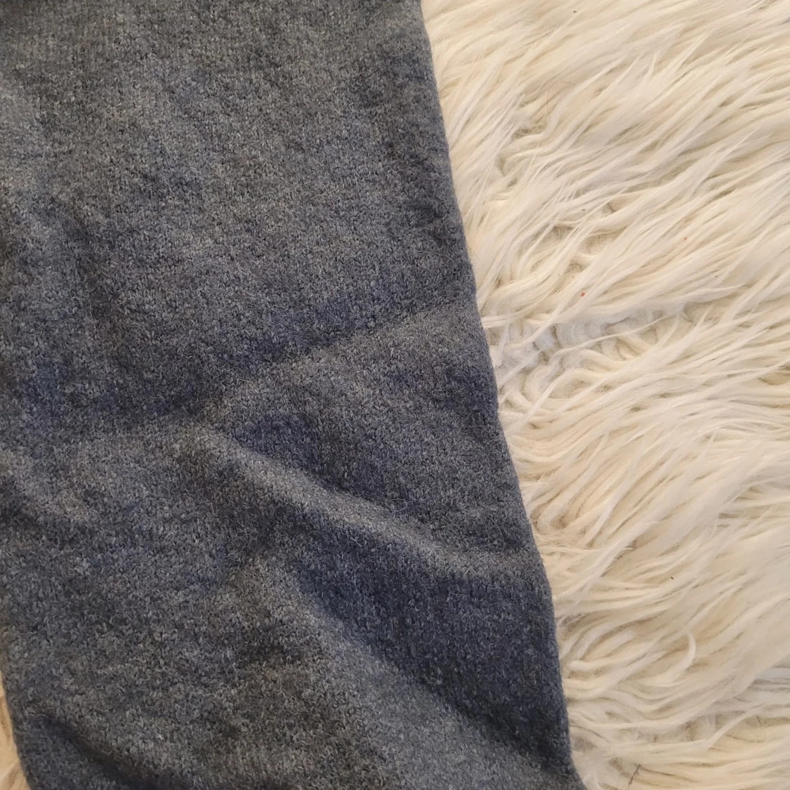 Grå kort halsduk i ull - 90