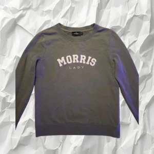 Morris Tröja - Snygg, fräsch och unik Morris tröja - Storlek: XS - Skick: 8.5/10 - Nypris: Runt 600-900kr - Vårt pris: 299kr - DM för frågor & funderingar.