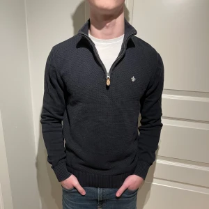 Morris Halfzip - Riktigt skön Morris tröja! | Den är i fint skick finns nått litet tecken på användning men inga hål eller fläckar! | Storlek M. | Ställ gärna frågor innan du köper!