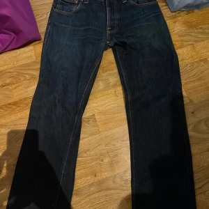 Nudie Jeans - Nudie Jeans i storlek 30x28 Skick 10/10 oanvända