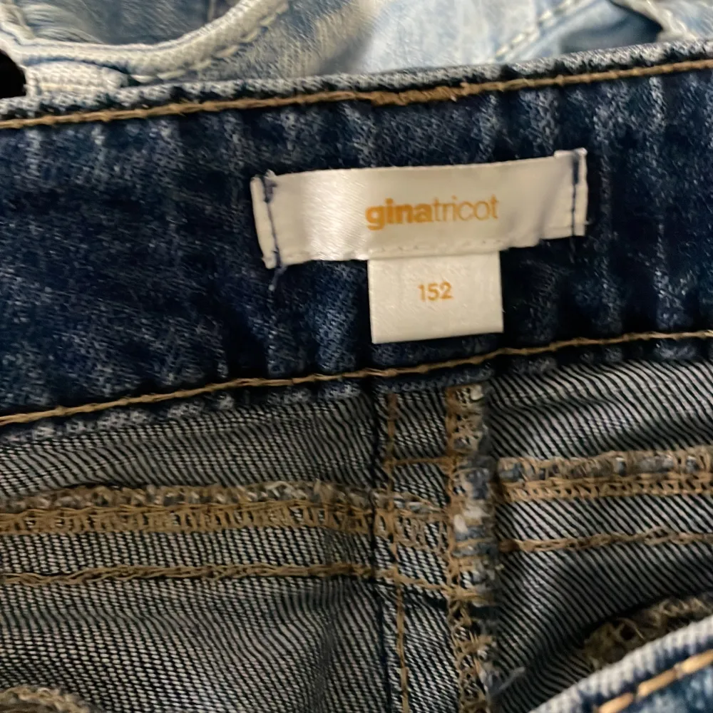 Säljer dessa jeans används några gånger.. Jeans & Byxor.