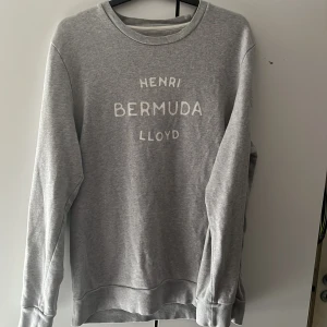 Henri Lloyd Sweatshirt - Ljusgrå Sweatshirt från Henri Lloyd i stl M. Perfekt skick   