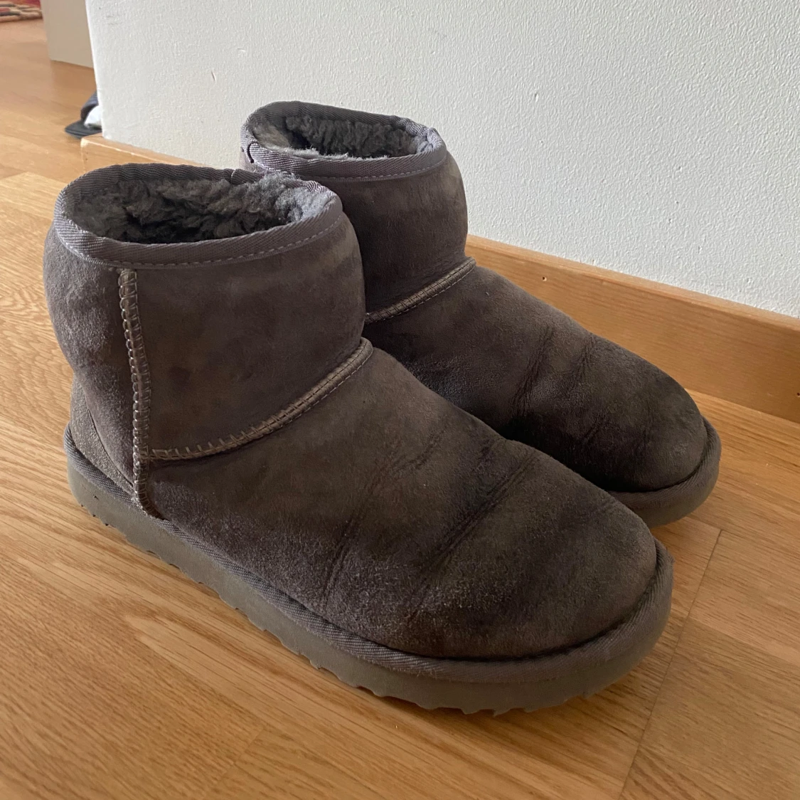 Gråa Uggs  - 90