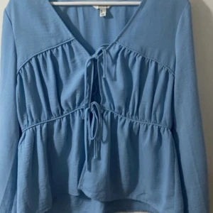 Super söt blus  - Super fin blus från märker AWARE, storlek S