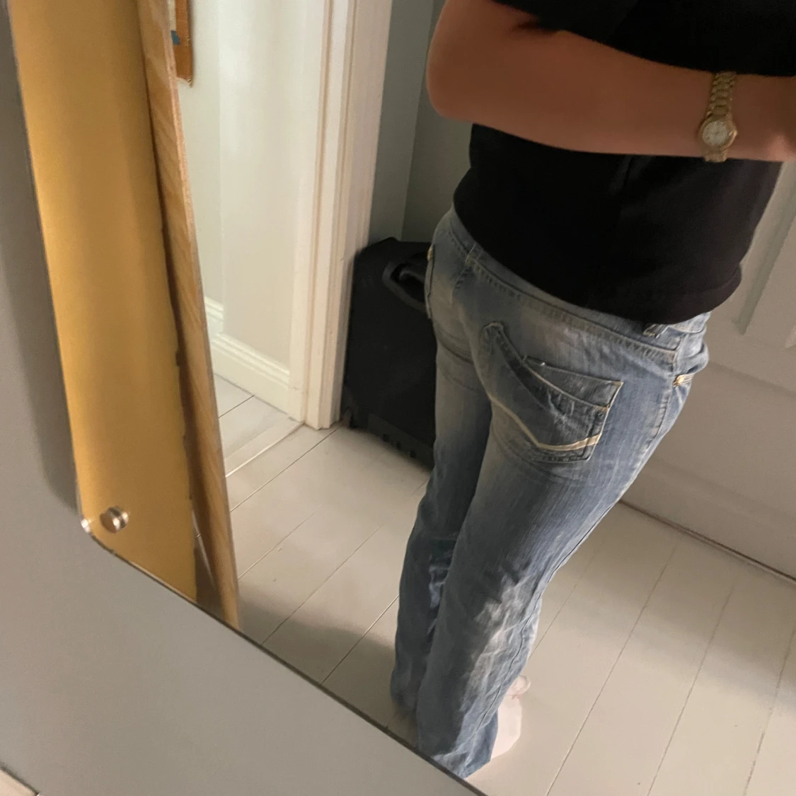 Väldigt lågmidjade bootcut byxor  - 90