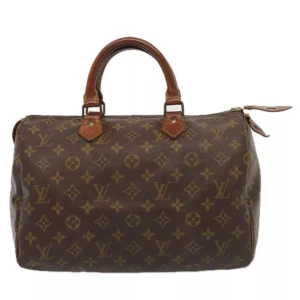 Louis Vuitton Speedy 30 - Louis Vuitton Speedy 30. Ett måste i väskkollektionen! Bra storlek för både vardagsbruk och resor. Perfekt att använda som skol-/arbetsväska. Speedy ger en touch av lyx och stil till varje outfit.