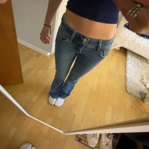 Low waist jeans🎉🥰🙏💋 - Säljer nu mina fina low waist jeans från Gina Young 💕🥰 jag säljer de då jag inte andvänder de nå mer🛍️😻 det är storlek 146 och jag är 152 cm 😘pris kan diskuteras vid snabb affär 💕❤️