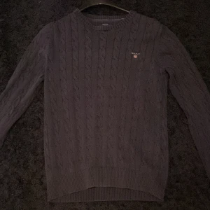 Gant Tröja - Säljer min Gant tröja då jag har bytt stil, använd 3 gånger, pris kan diskuteras! Nypris: 1600kr