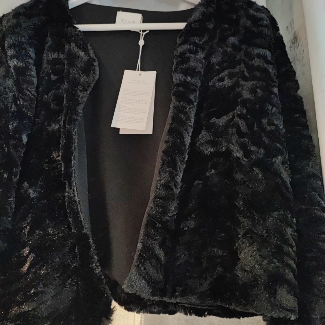 Vila svart jacka, storlek 42 - 92