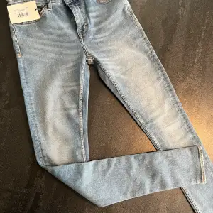 Nya Tiger of Sweden jeans modell slight. Stl. 27/32.