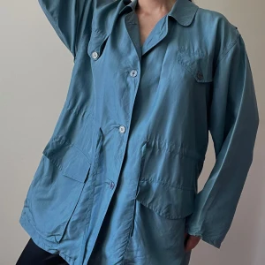 Vintage Silk Jacket - Vintage Silk Woven Windbreaker Jacket is a whole vibe. 100% Silk in a beautiful Teal Blue. Excellent Condition. Features Detachable Hood & Including Shoulder pads that can be resewn. Flap Frontal Pockets. Model Is 160cm (5”3) And Generally Fits XS/S.