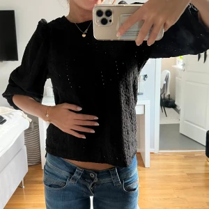 Superfin blus - Svart blus/tröja i jätte skönt material 🤍