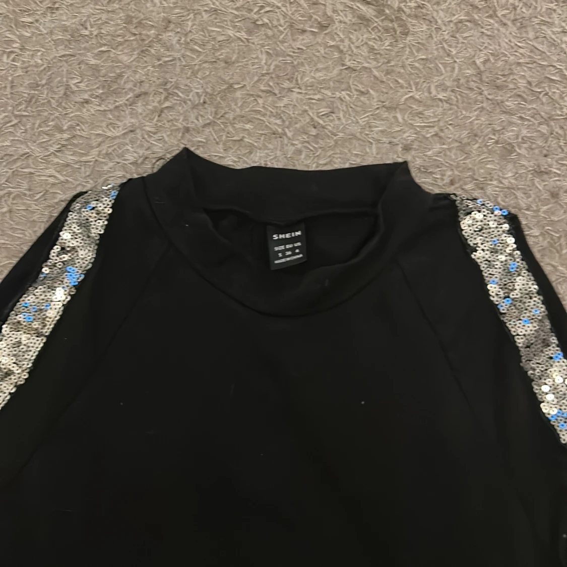 Svart glitter tröja  - 92