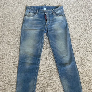 Dsquared jeans 💙 - Low waist ljusblå Dsquared jeans i storlek 36💙👖Köpta på Cenino Donna i Helsingborg. 