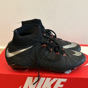 Nike hypervenom ACC - Nike hypervenom toppmodell, ACC. Köpta för 2500kr för många år seda. Condition 9/10
