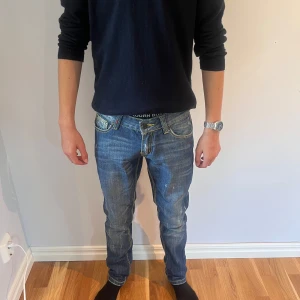 Dondup slim fit jeans - Jeansen är självfallet äkta och är riktigt feta. Storlekek är 29 och demhär kommer göra brudarna på fall😏hör gjärna av er vid fler frågor eller funderingar🤩🤩