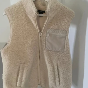 Teddy väst - Teddyväst från Lindex💕💕 Obs går inte ner i pris💕