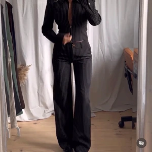 Kostymbyxor - Skitsnygga kostymbyxor från det danska märket venderbys. Endast använda fåtal gånger så bra skick. Lagom längd på mig som är 165. 