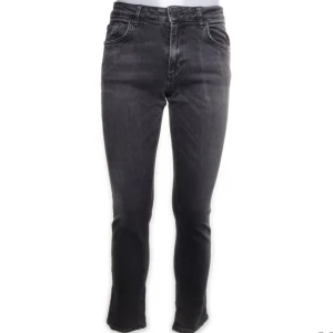 Slim jeans  - Slim jeans i storlek 32/32 ✅   Skicket är 10/10 men säljer pågrund av att jag växt ur dem, nypris ca 1000kr Hör av dig vid intresse eller minsta fråga ! 