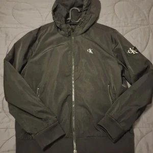 Calvin klein jacka - Bra skick, knapot använd