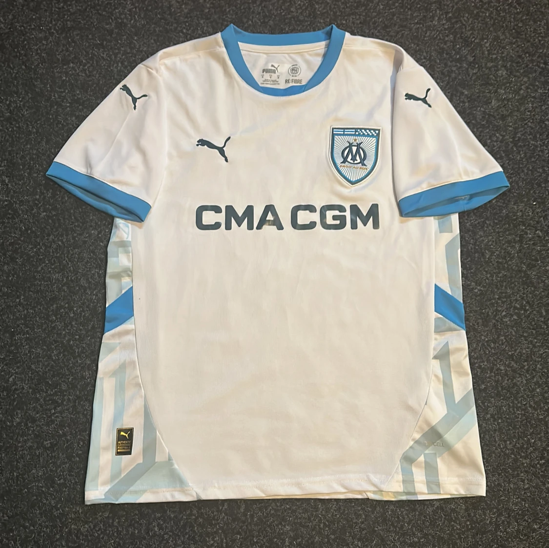 Vit fotbollströja från Puma