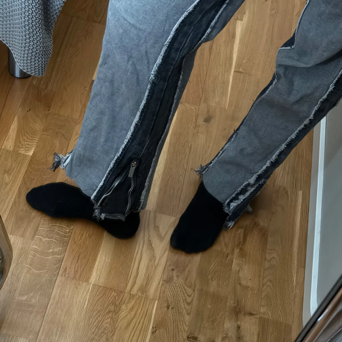 Grå jeans med dragkedja - 3