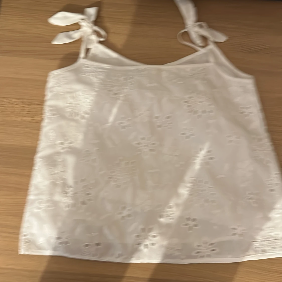 Vit blommig linnetopp från Shein - 1