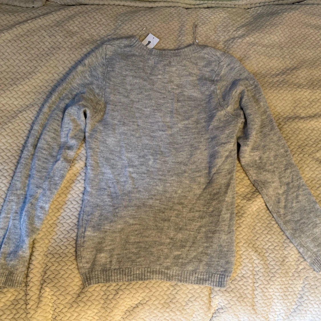 Helt ny ljusgrå stickad tröja - 1