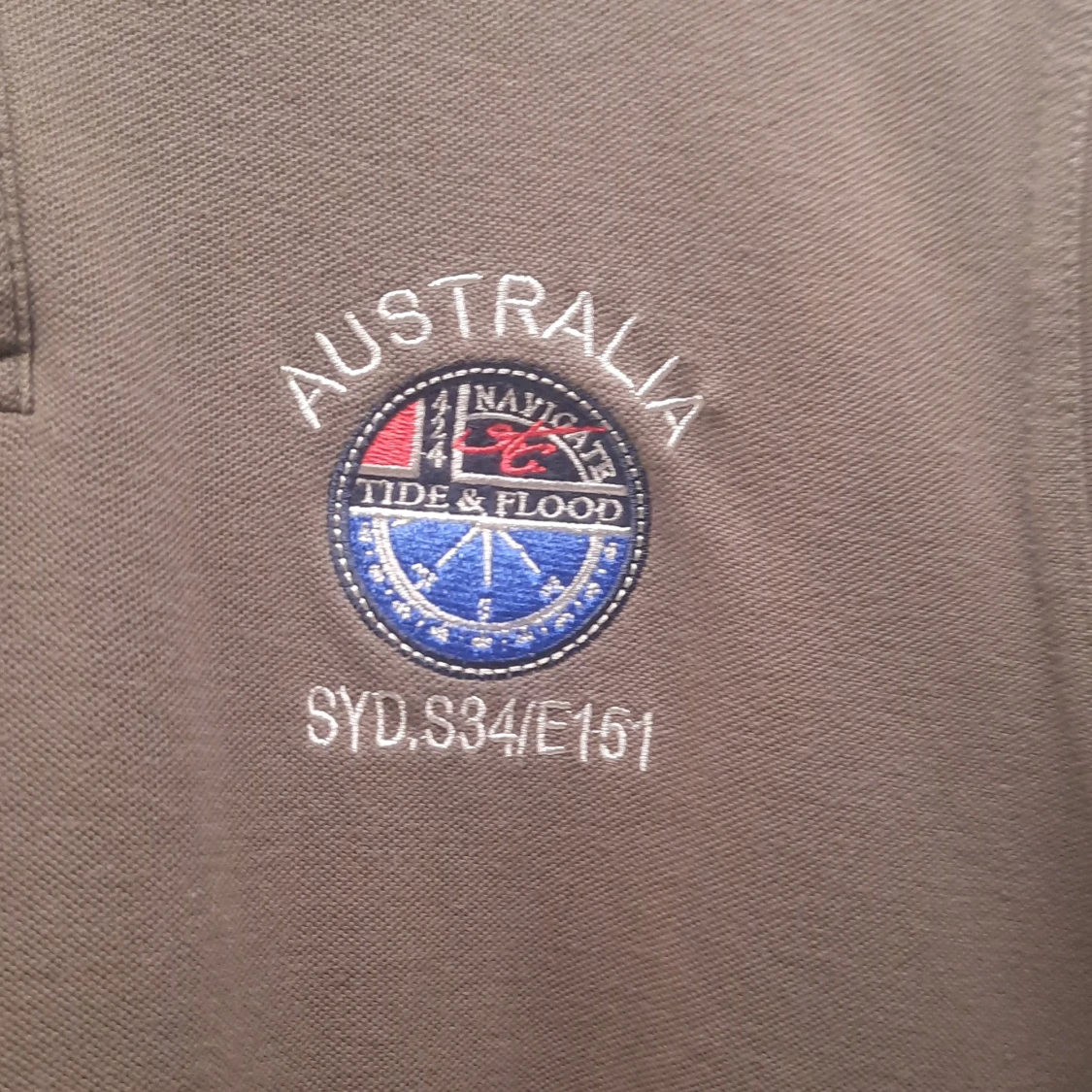 Olivgrön pikétröja från Est. 1982 Sweden - 2