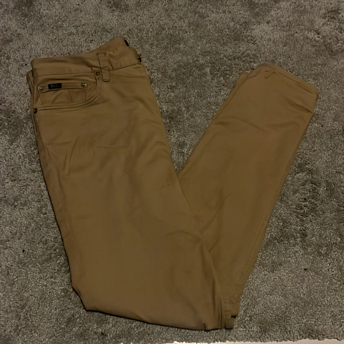 Ett par snygga och stilrena Biege Polo Ralph Lauren chinos