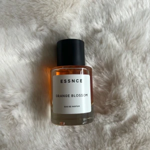 Essnce Orange Blossom  - Använd enligt bild 