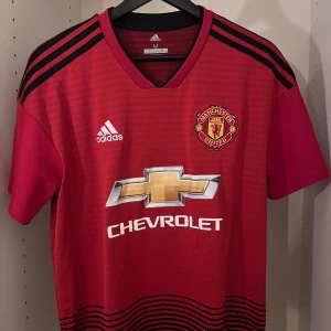 Paul Pogba 6 Man Utd - Oanvänd, storlek M