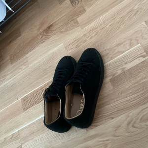 Mocka skor - Mocka skor som är köpt från skolyx, köpt för 1599 kr (kvitto finns)