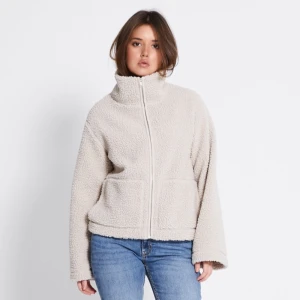 Teddyjacka - Helt slutsåld Teddyjacka ifrån lager 157. Använd 1 gång.