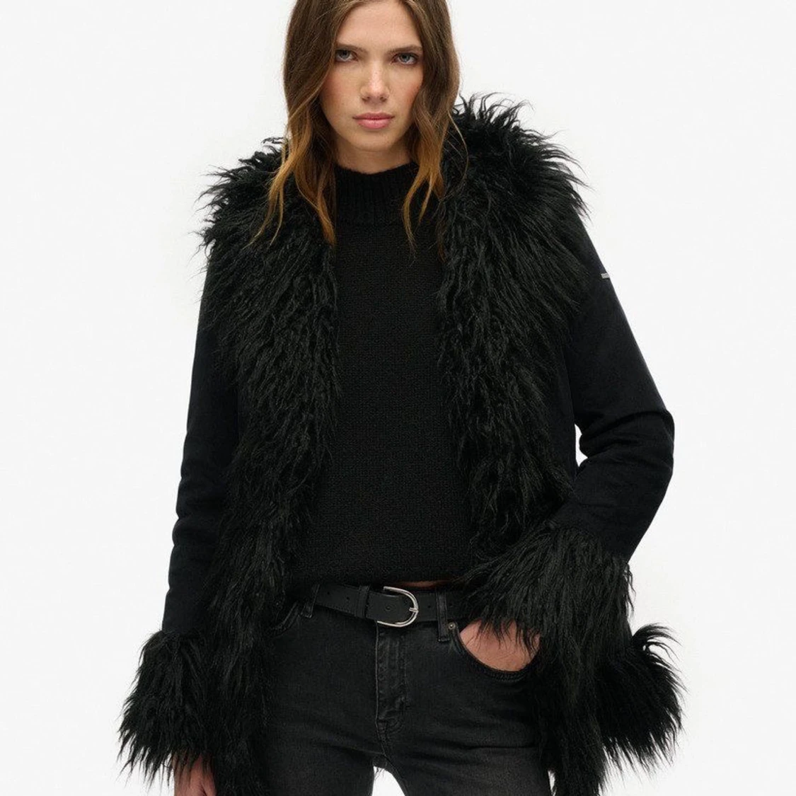 Svart jacka med fuskpälsdetaljer - 2