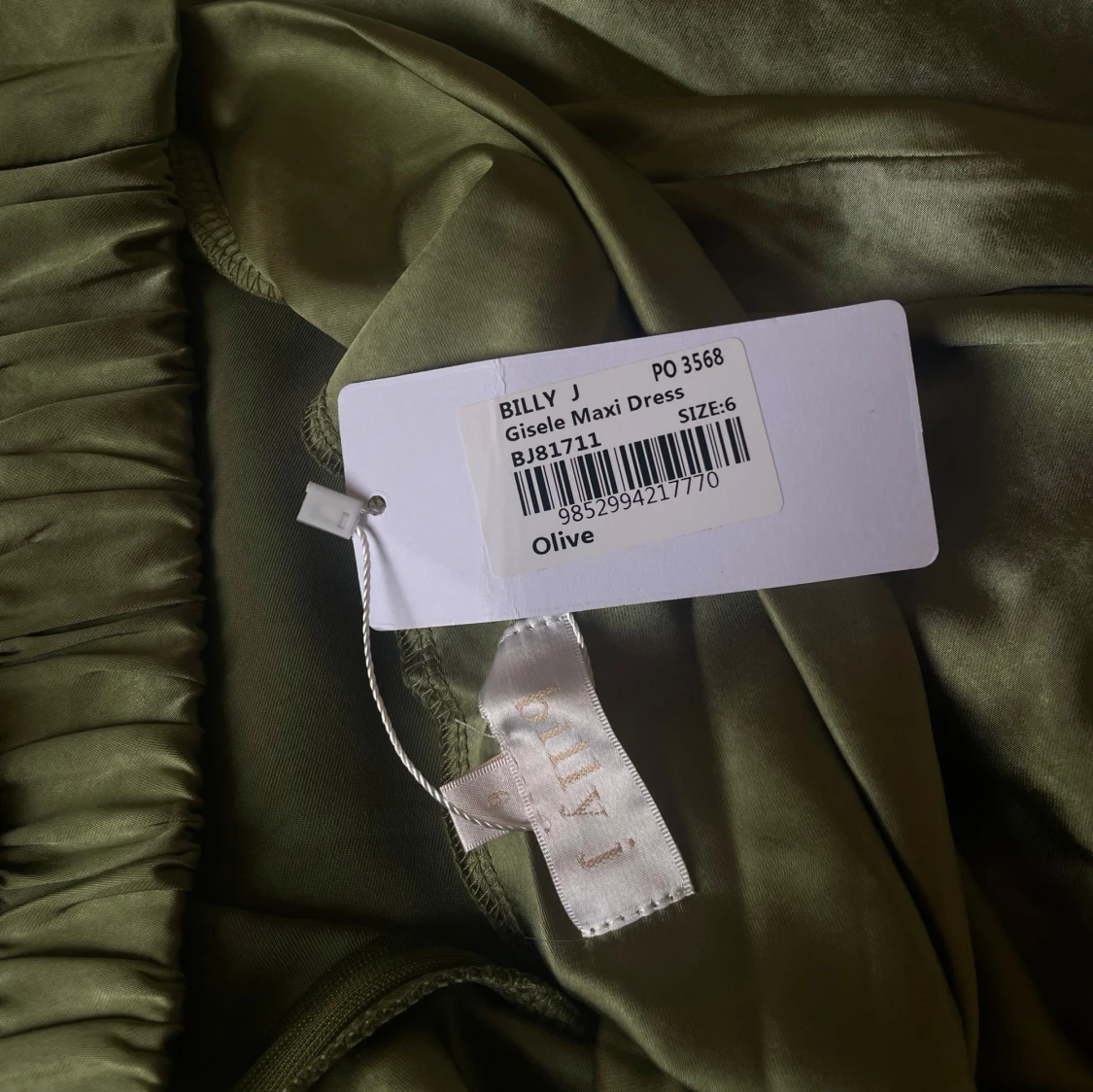 Olivgrön axelbandslös långklänning från Billy J - 2
