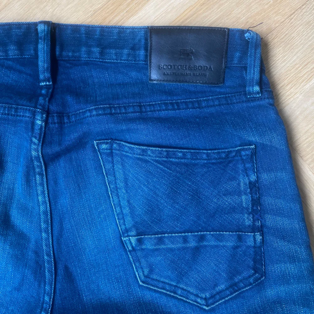 Blå jeans från Scotch&Soda i toppskick. 31/32. Pris: 399kr. Jeans & Byxor.