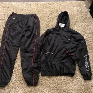 Lacoste dress  - Helt ny Lacoste dress passar bra till vinter