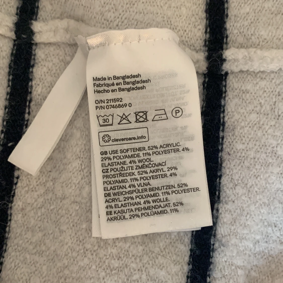 Svart vit H&M tröja - 91