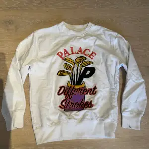 Palace Crewneck. 100% embroidered. Size S.