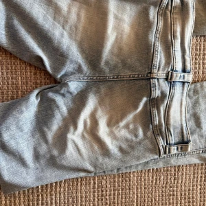 Low waist jeans  - Snygga low waist jeans i snygg tvätt och gott skick!❣️