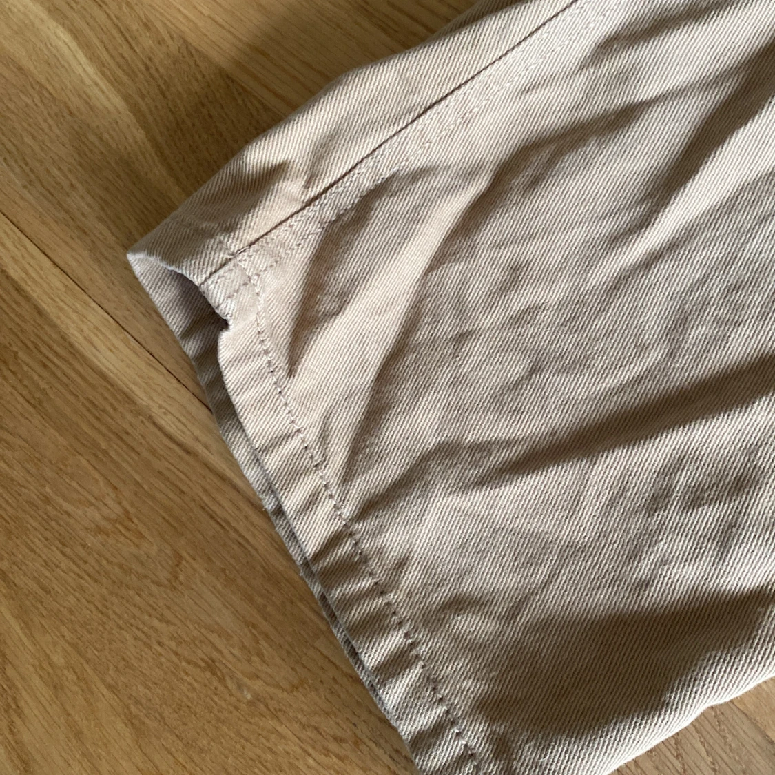 Beige/bruna cargo byxor med fickor - 92