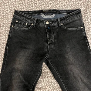 Jacob Cohen  - Jacob Cohen jeans Modell limited edition style 620 Det är nummer 178/375 i hela världen  Skick 9,5/10 Priset kan diskuteras