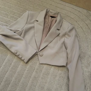 Croppad blazer  - Ej använd 