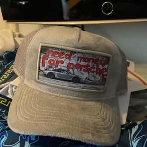 Revenite keps  - Säljer Helt ny inte använd någon gång , revenite keps från sista droppet innan han stängde ner. Limited edition