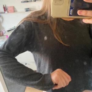 Jätte söt höst tröja (den vita fläcken är på spegeln inte på tröjan - Jötte bra skick helt oanvänd
