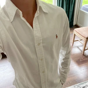Ralph lauren skjorta - Tjena! Säljer en riktigt nice Ralph lauren skjorta i bra skick!🤩  Skick 7/10  Skickar ej med instabox😬