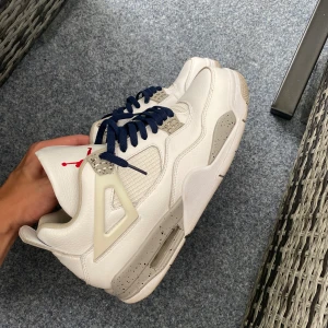 Jordan 4 oreo - säljer dessa nya fräscha jordan 4 oreo som bara används 1-2 gånger, hör av er vid eventuella frågor. (har ej vita snören till dessa)